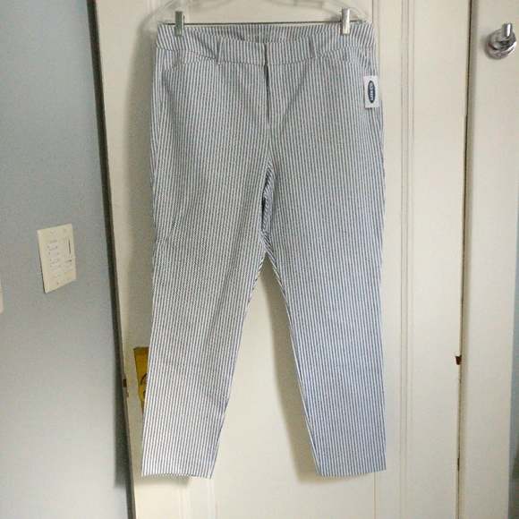 Old navy striped blue and white pixie pants - Picture 3 of 3